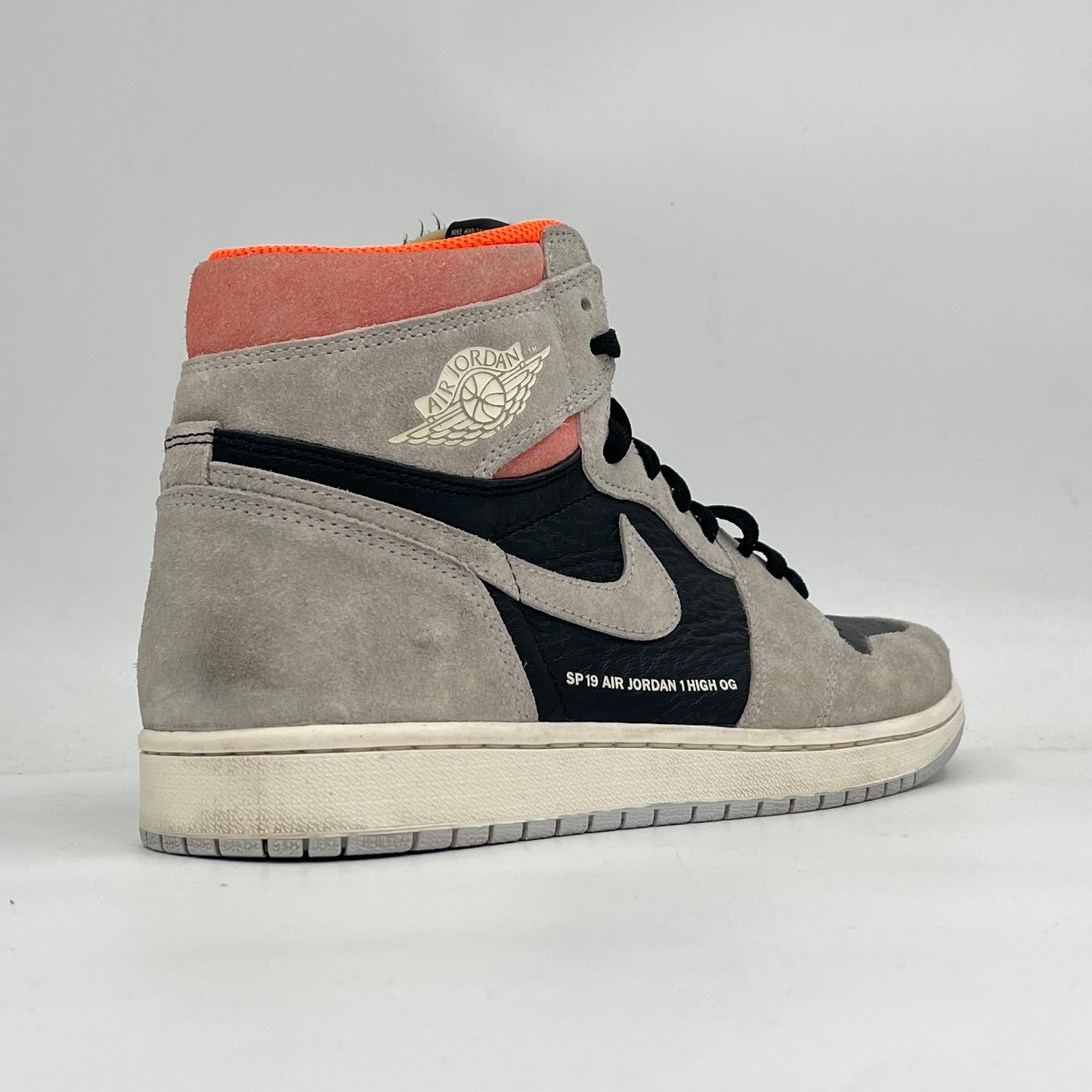 Jordan 1 Retro High Neutral Grey Hyper Crimson (Pre-owned 7.5/10)