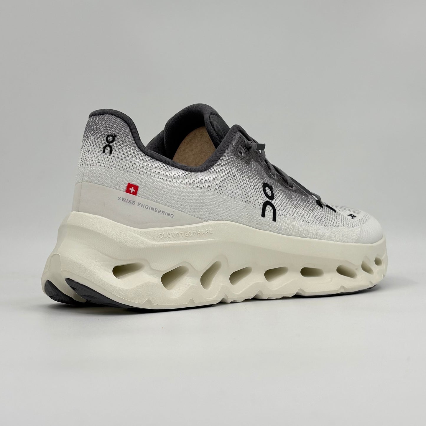 On Running Cloudtilt Rock Ivory