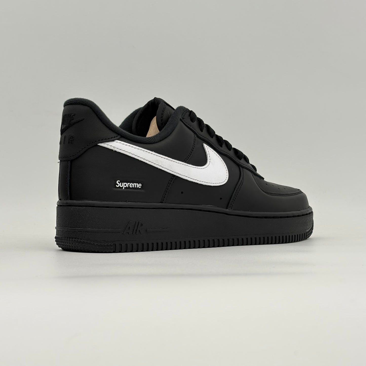 Nike Air Force 1 Low
Supreme Black White