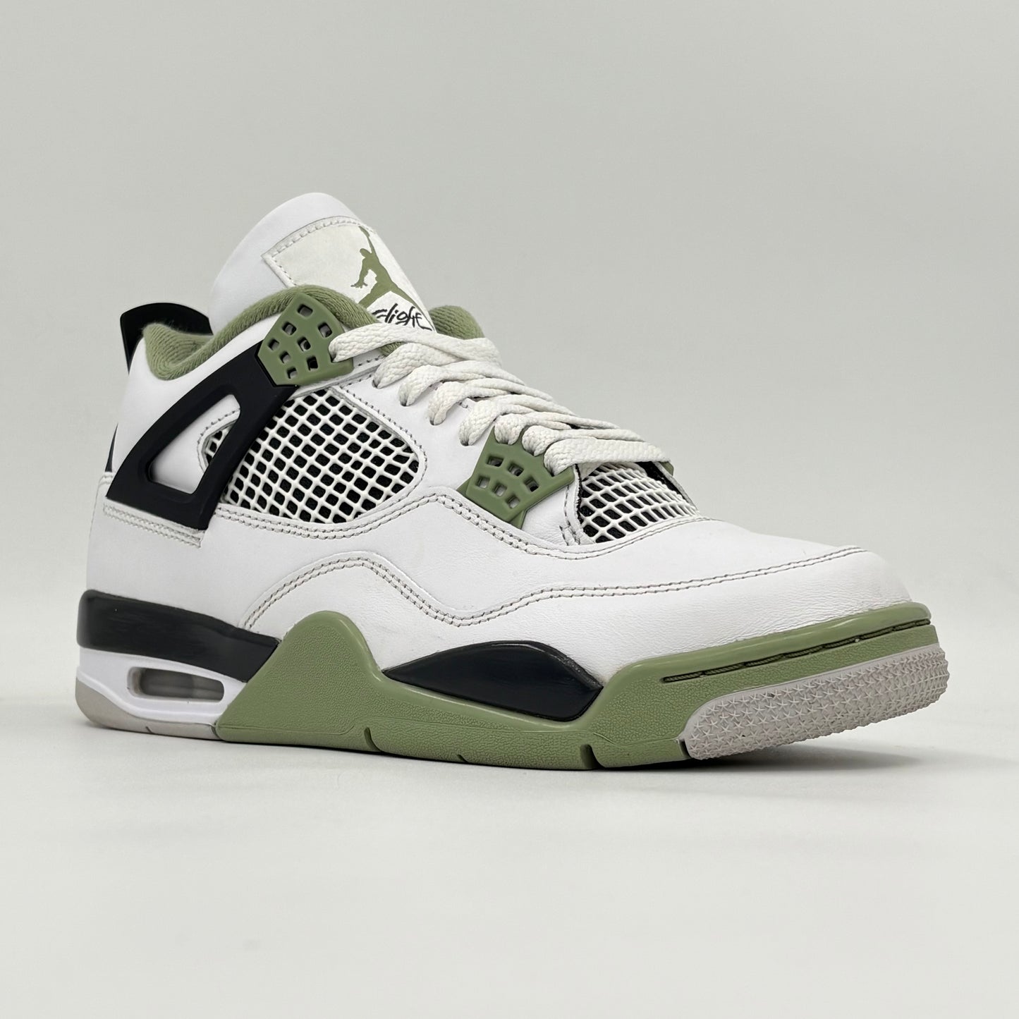 Nike Air Jordan 4 Retro Seafoam (Pre-owned condition 9/10)