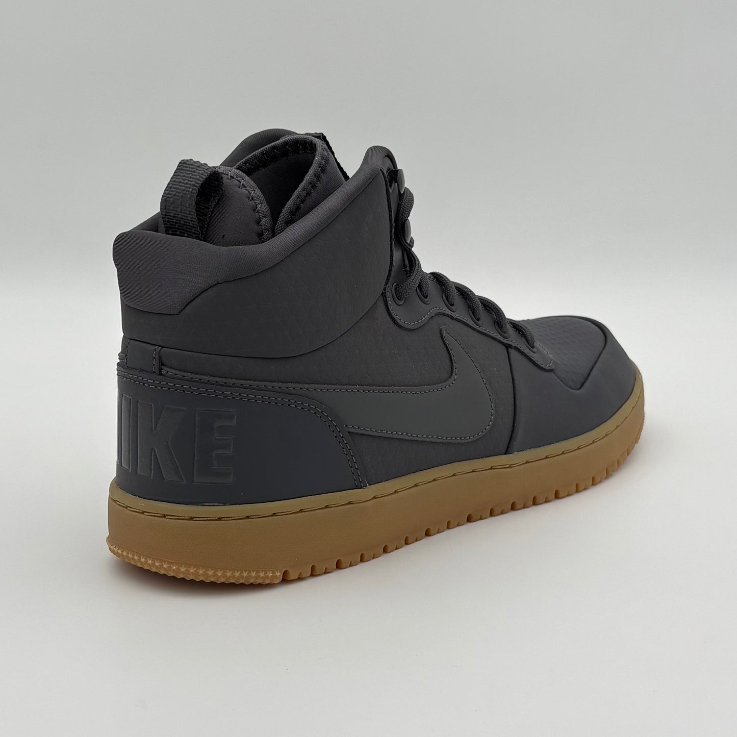 Nike Court Borough Mid Winter