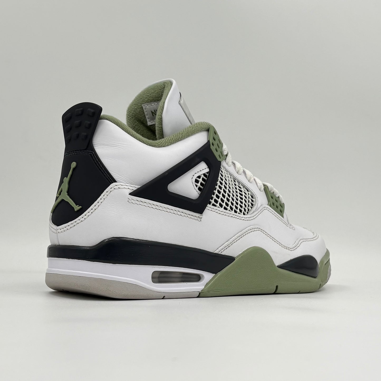 Nike Air Jordan 4 Retro Seafoam (Pre-owned condition 9/10)