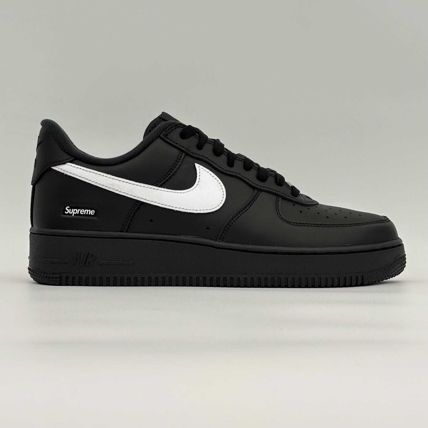 Nike Air Force 1 Low
Supreme Black White