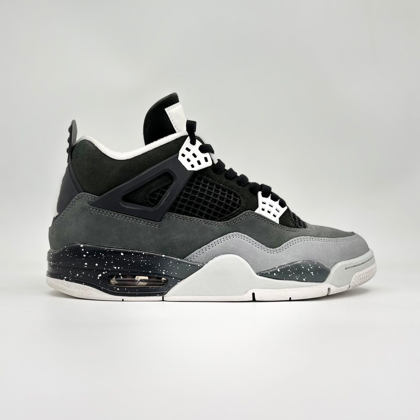 Nike Air Jordan 4 Retro Fear (Pre owned 8/10)