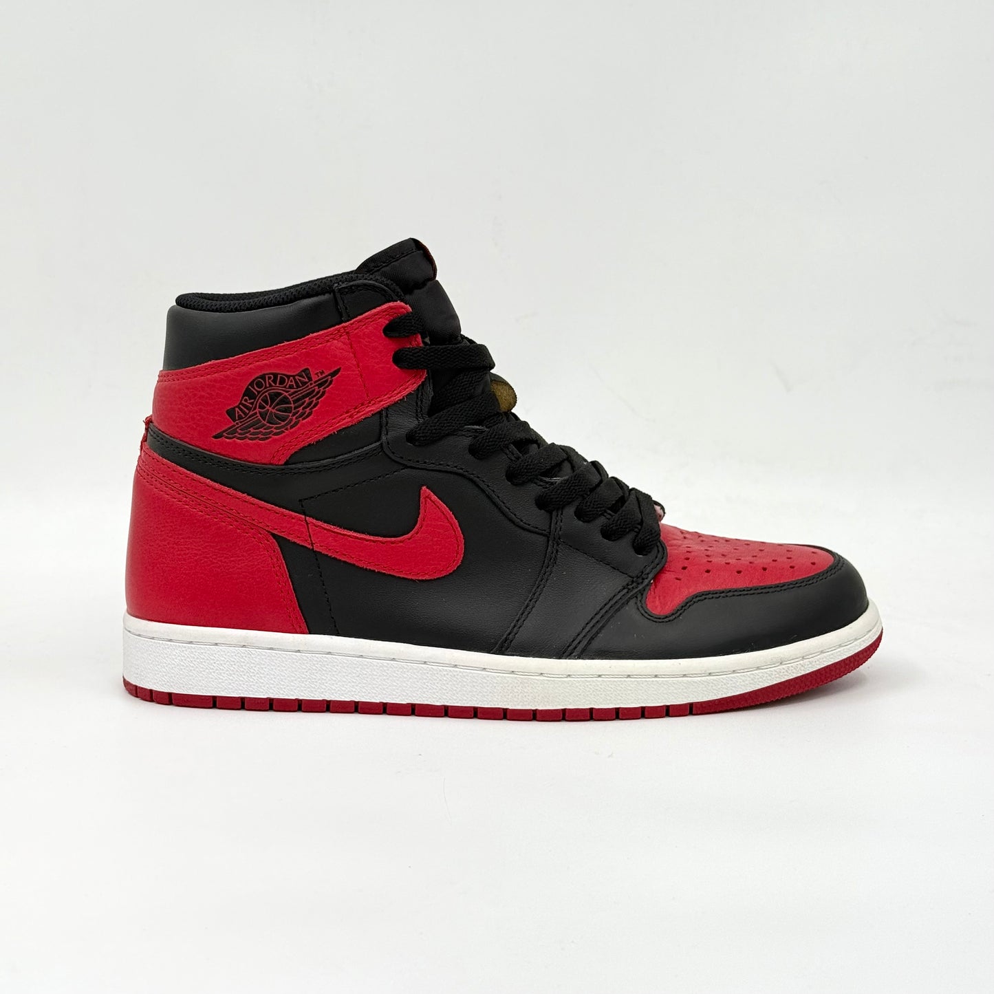 Jordan 1 Retro High
Bred Banned (2016)