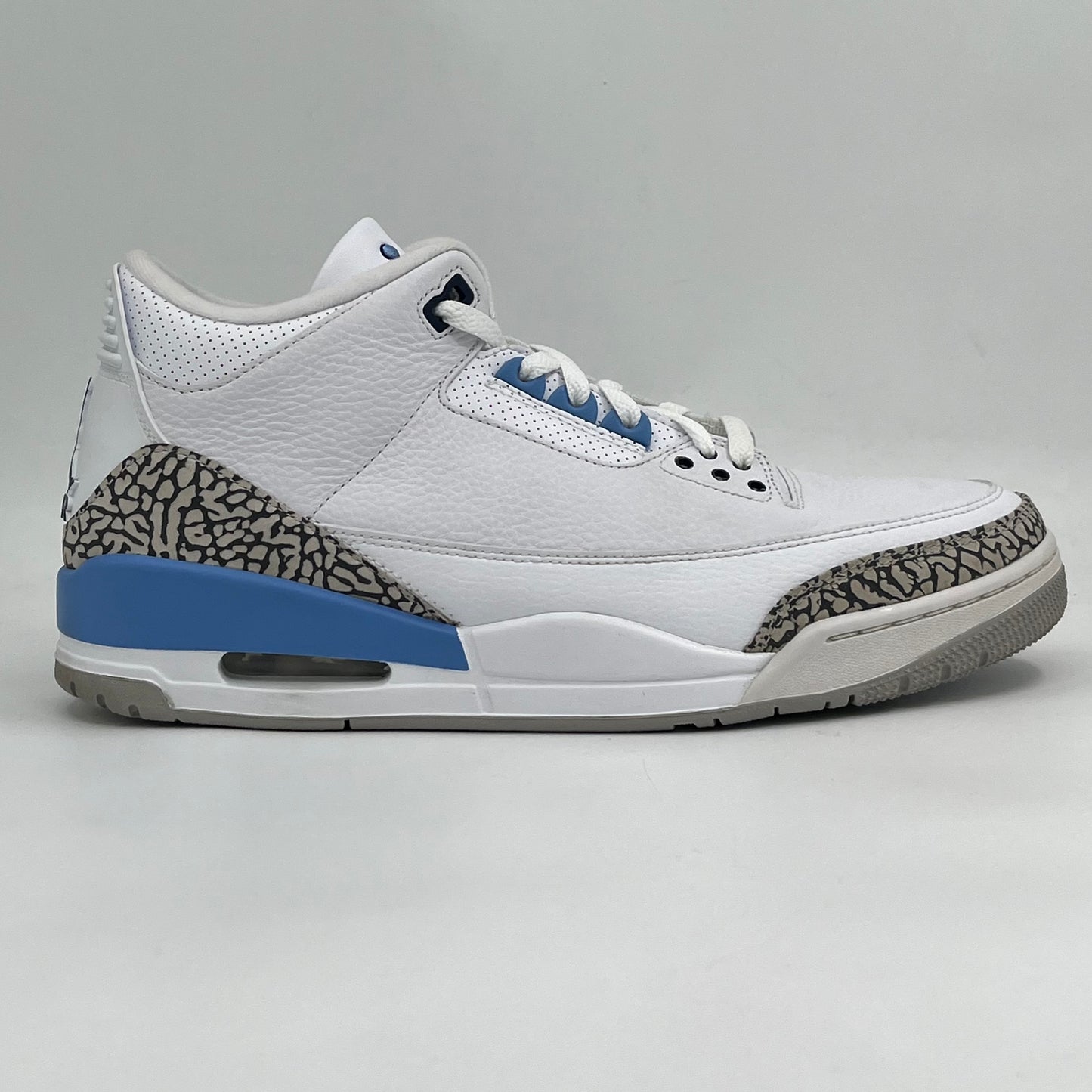 Air Jordan 3 Retro "UNC"