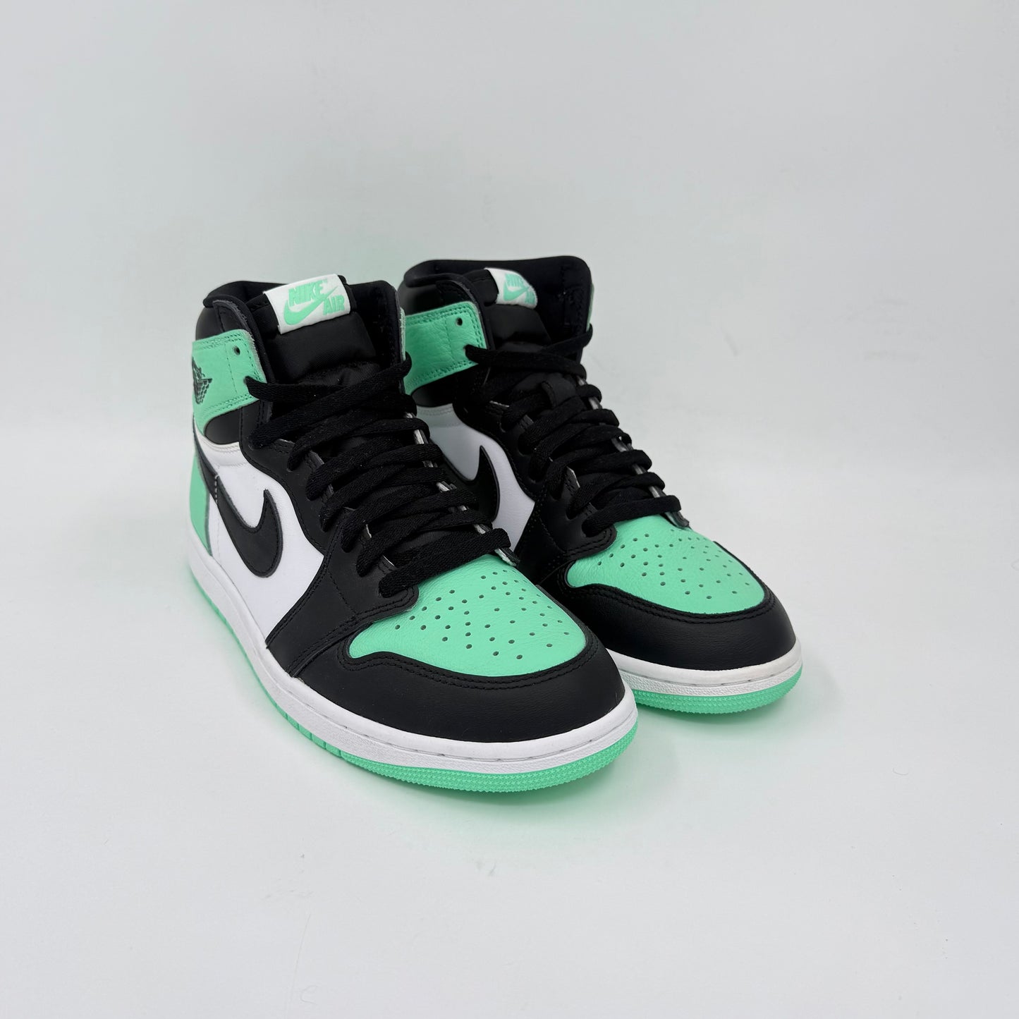 Jordan 1 Retro High OG
Green Glow