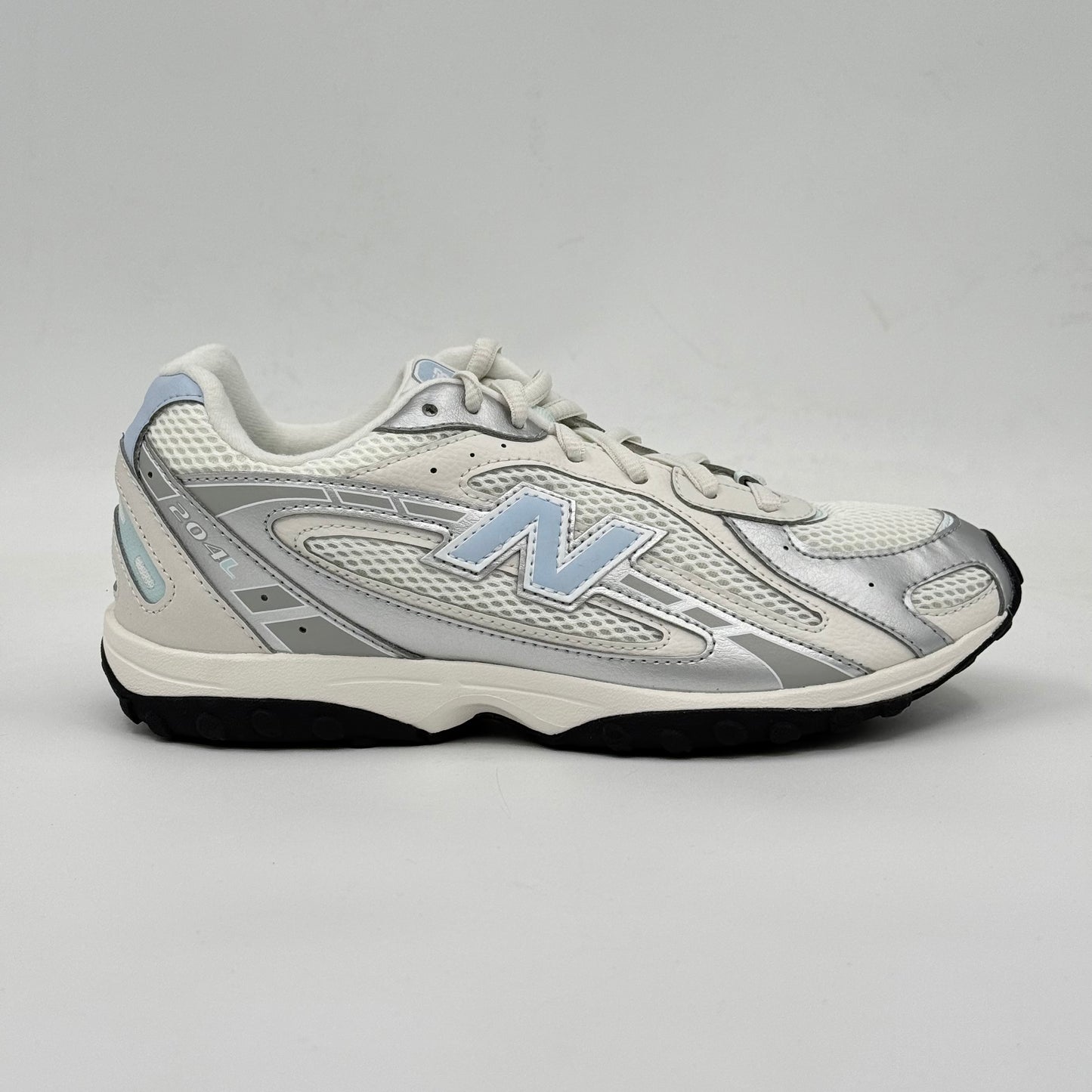 New Balance 204L
Silver Metallic Blue