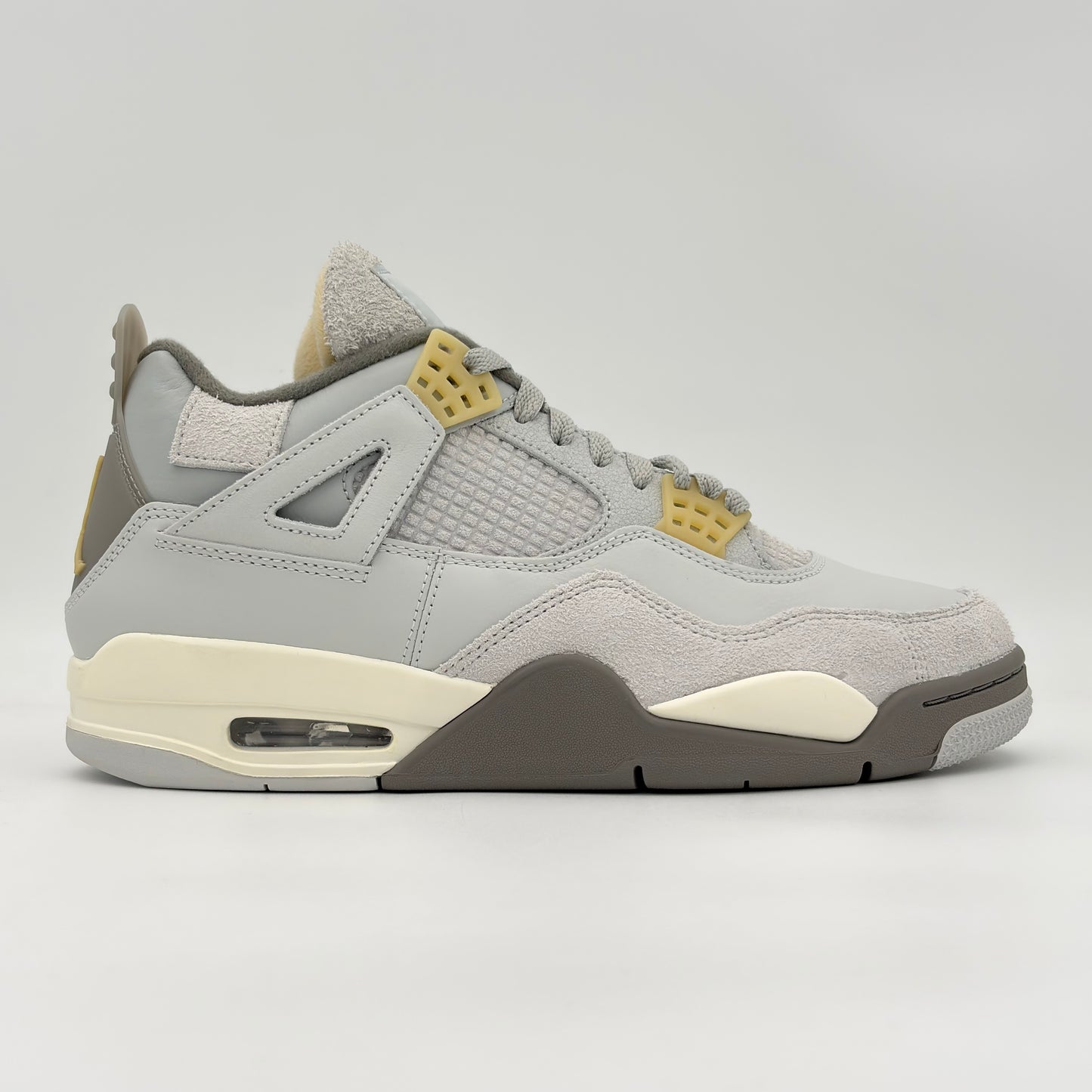 Jordan 4 Retro SE
Craft Photon Dust