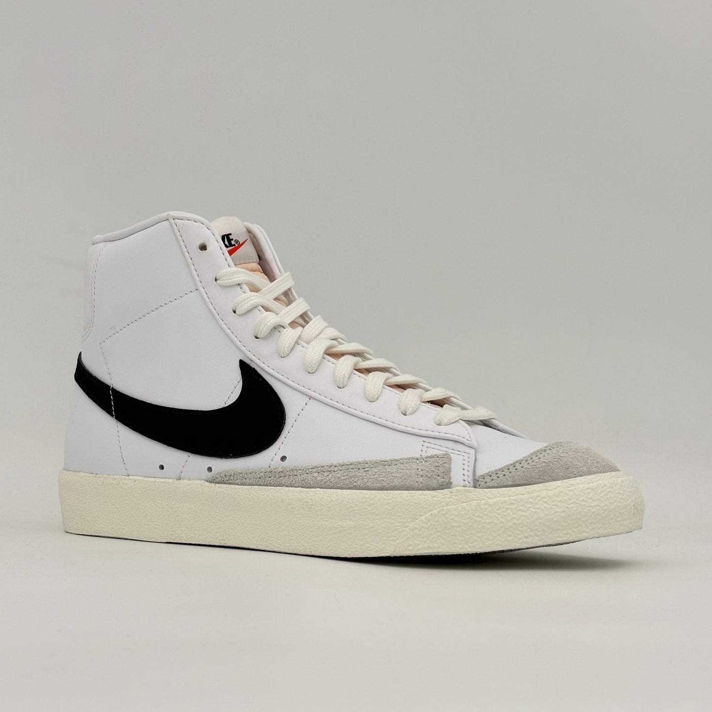Nike Blazer Mid 77 Vintage
White Black