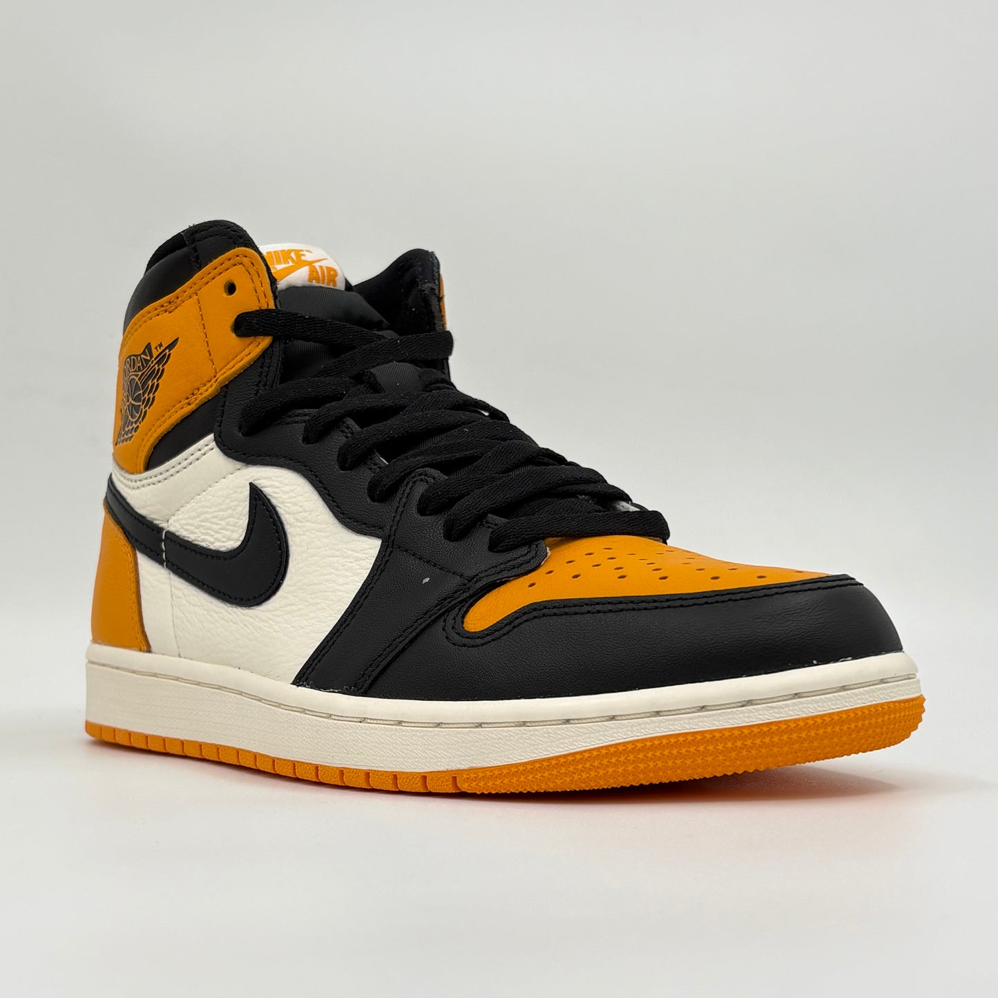 Air Jordan 1 Retro High OG "Taxi"
