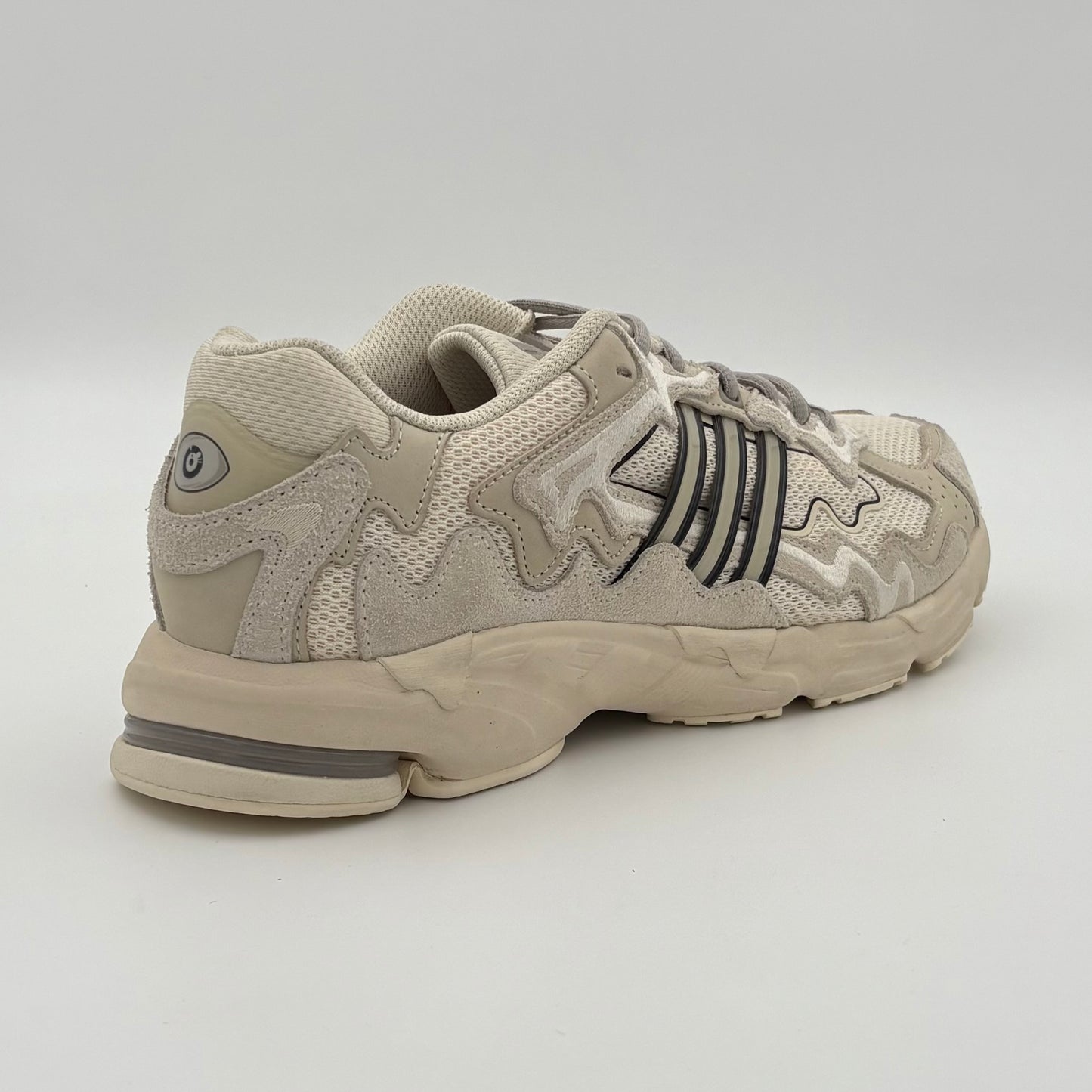 Adidas Response CL Bad Bunny en Wonder White