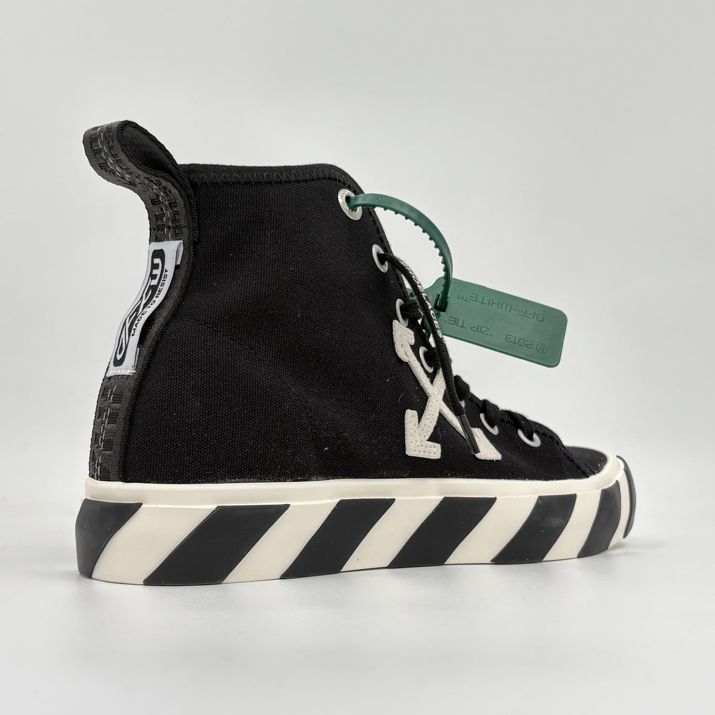Off-White Vulc Sneaker Mid Black White