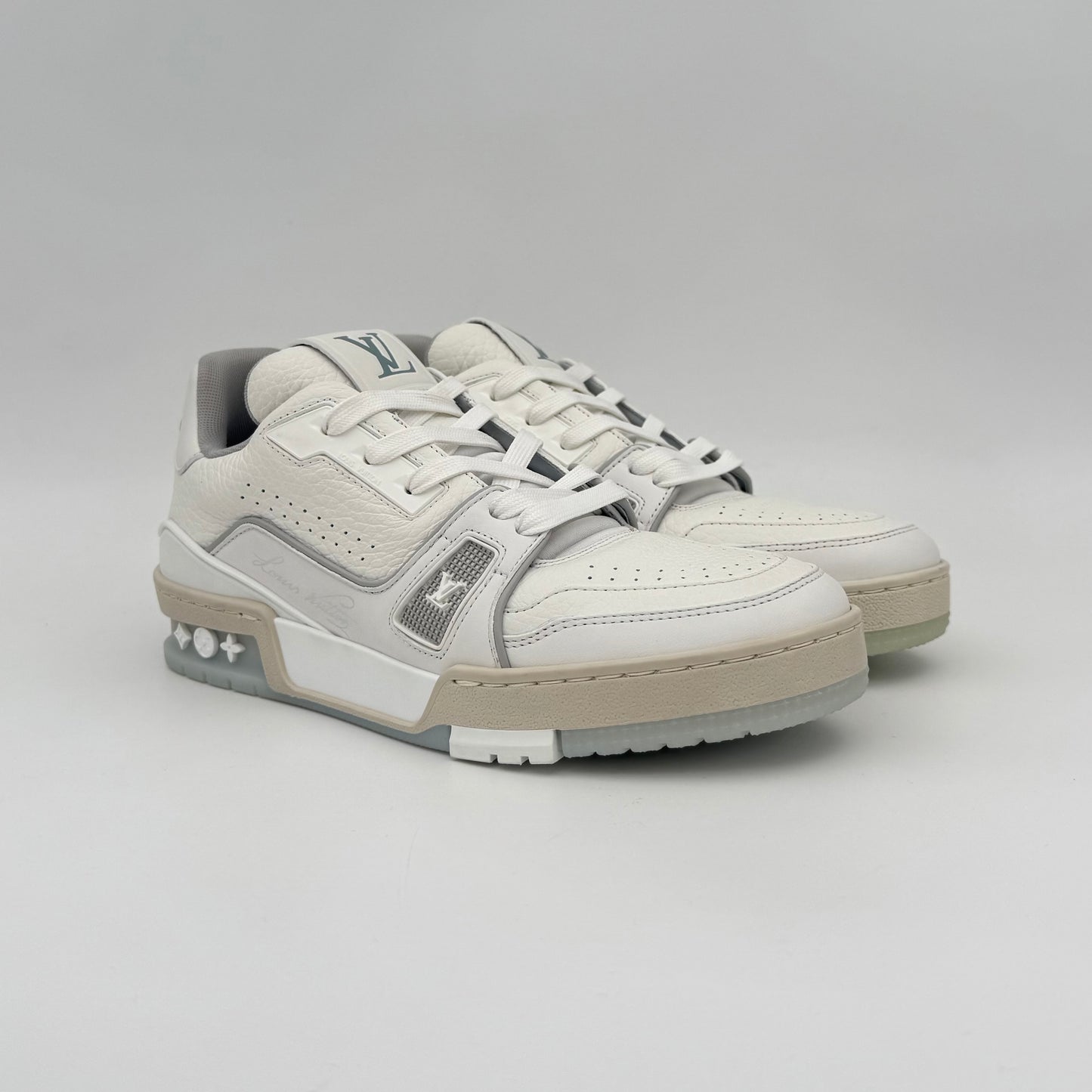 Louis Vuitton Trainer
White Signature