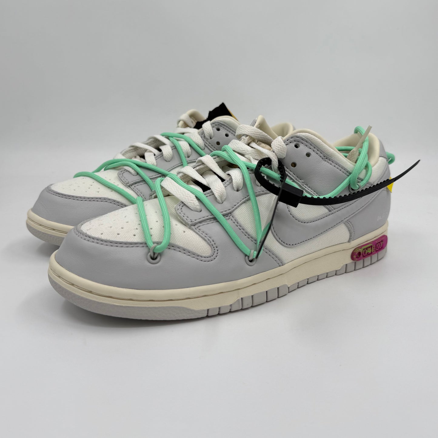 Nike Dunk Low
Off-White Lot 4