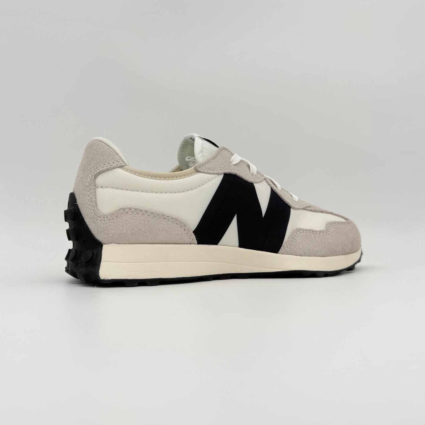 New Balance 327
Sea Salt Black
