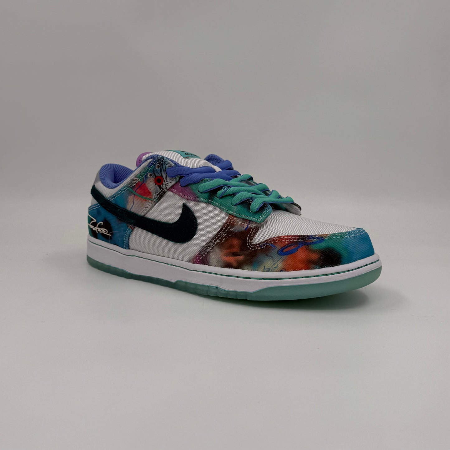 Nike SB Dunk Low
Futura Laboratories Bleached Aqua