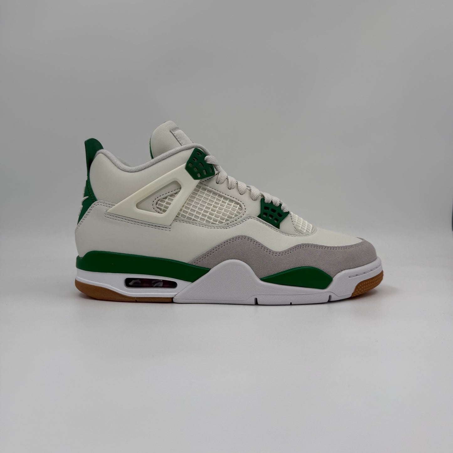 Jordan 4 Retro SB
Pine Green