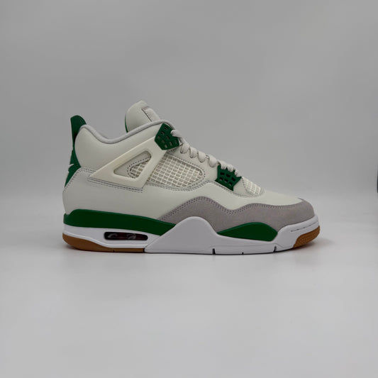 Jordan 4 Retro SB
Pine Green