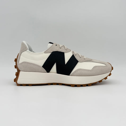 New Balance 327
Moonbeam Black Gum