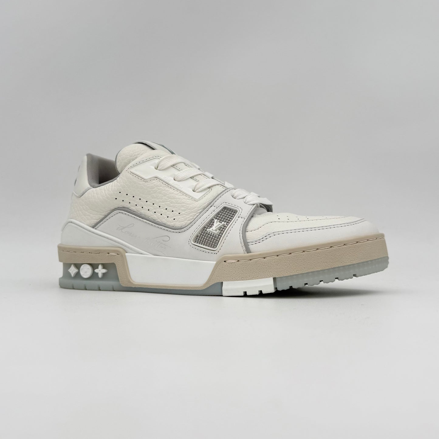 Louis Vuitton Trainer
White Signature
