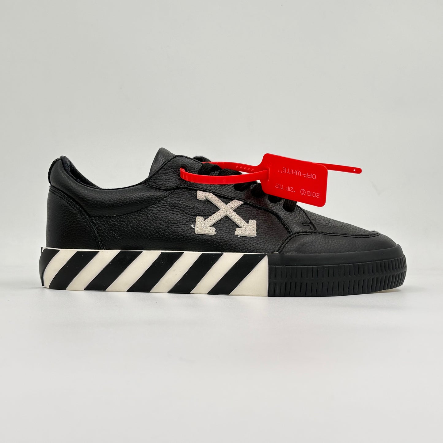 Off White Vulcanized Low Black White