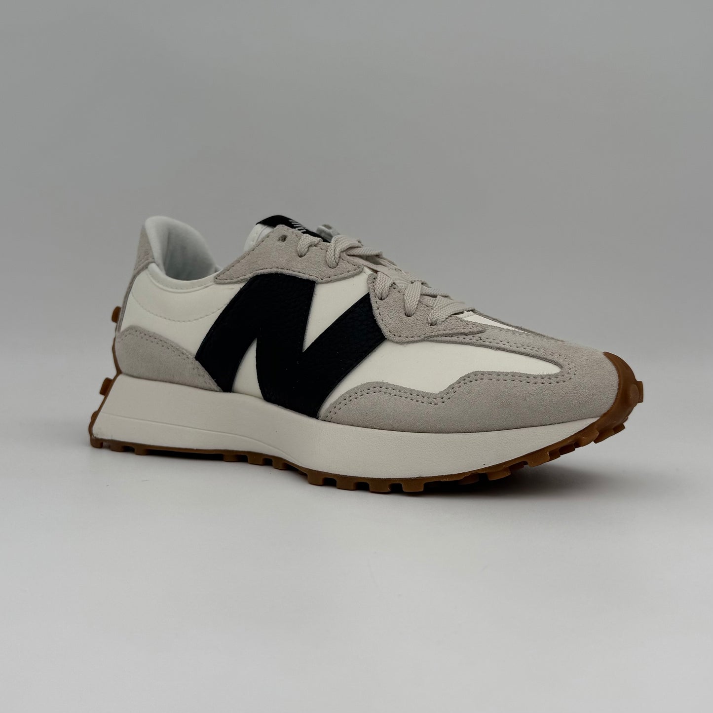 New Balance 327
Moonbeam Black Gum