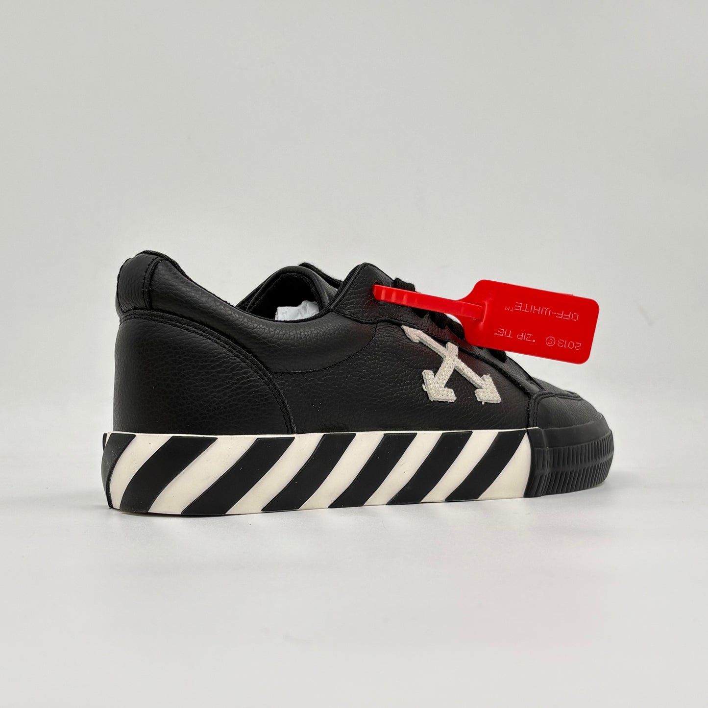 Off White Vulcanized Low Black White