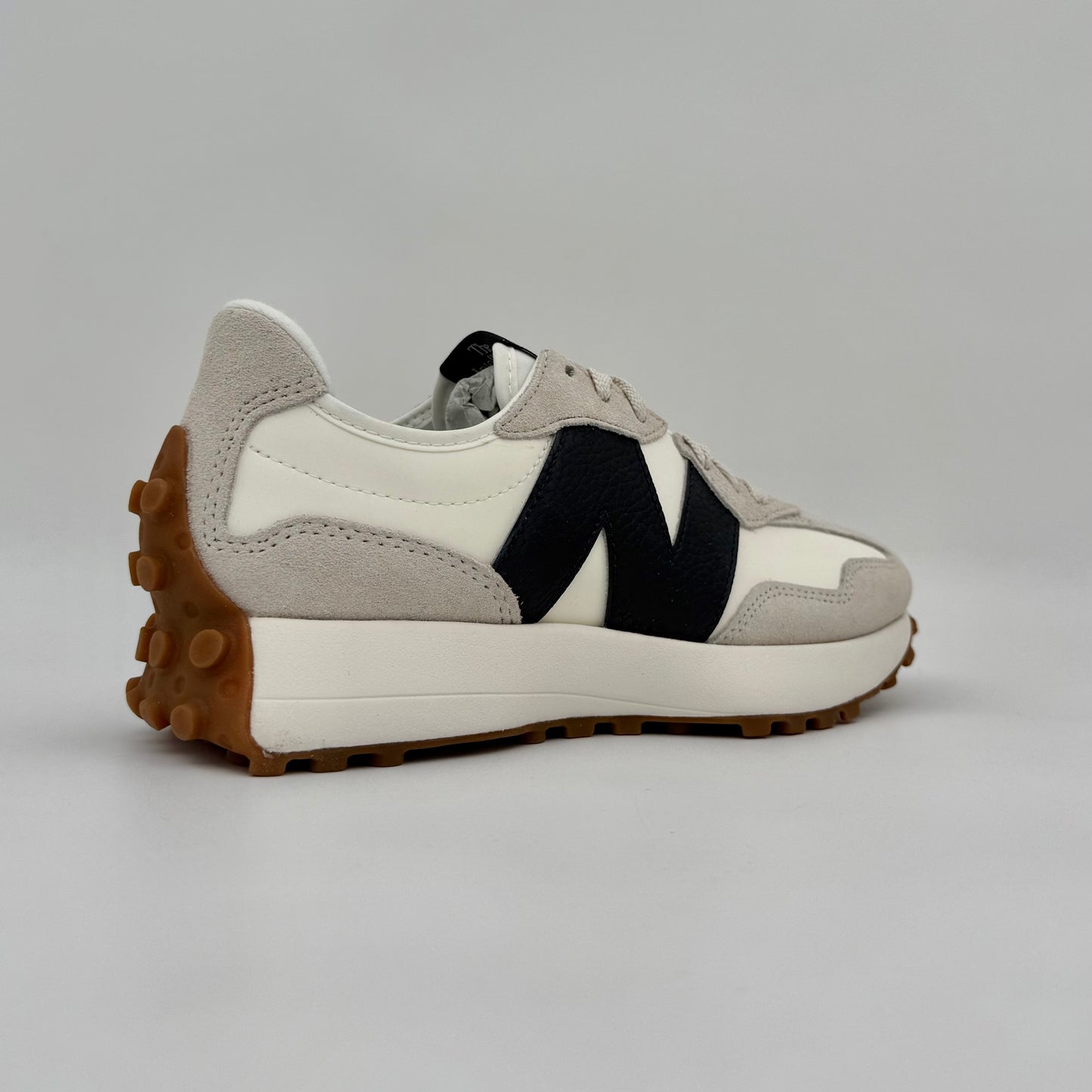 New Balance 327
Moonbeam Black Gum