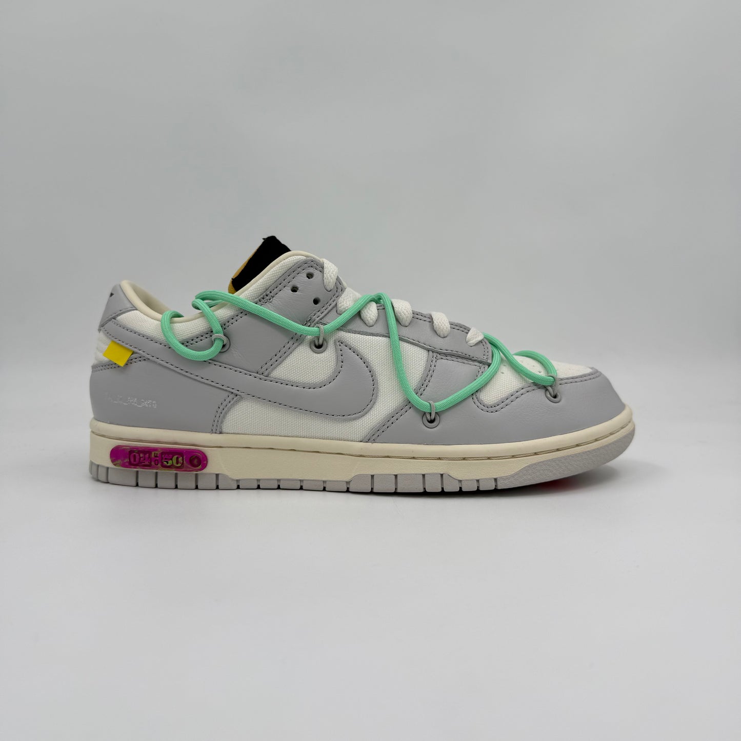 Nike Dunk Low
Off-White Lot 4