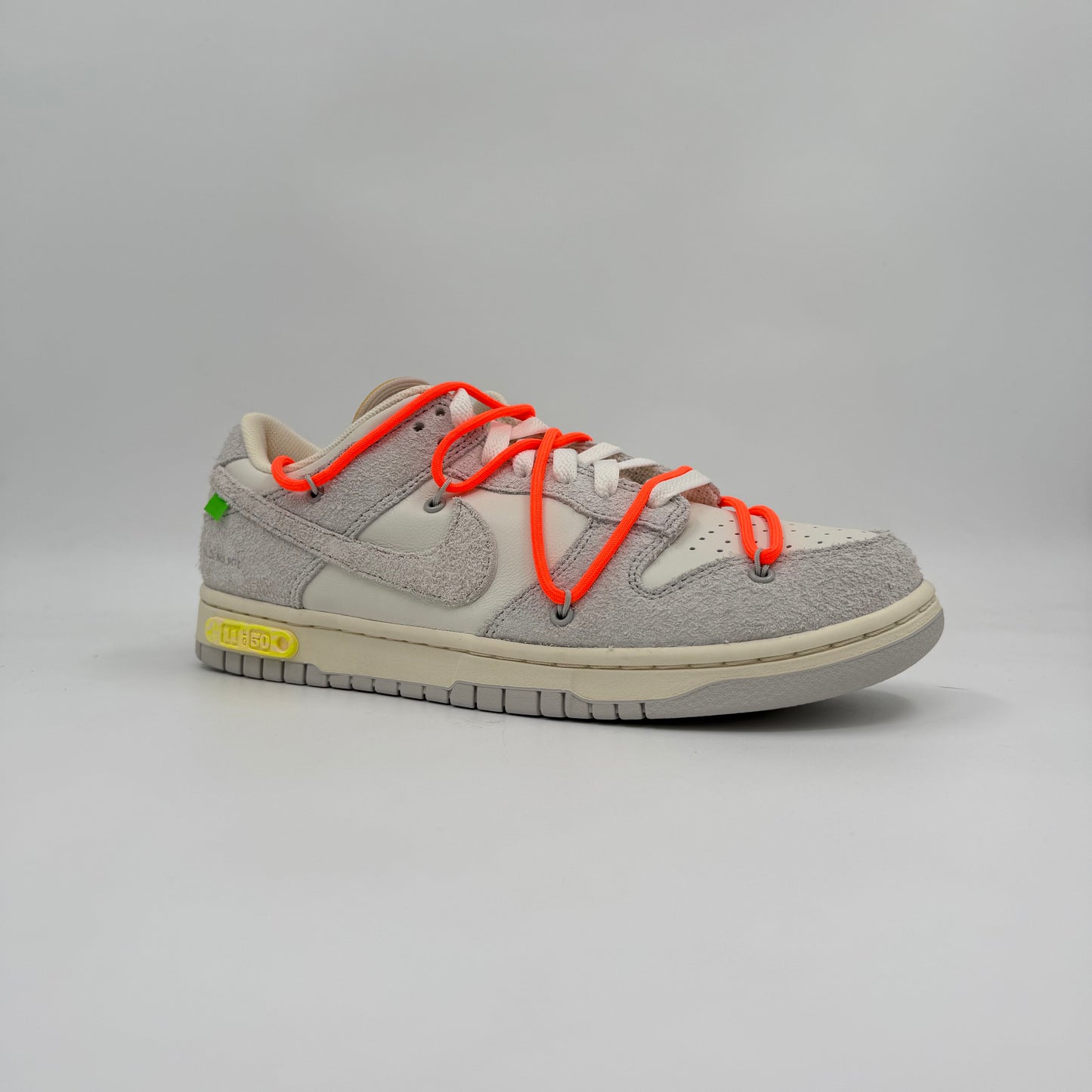Nike Dunk Low
Off-White Lot 11