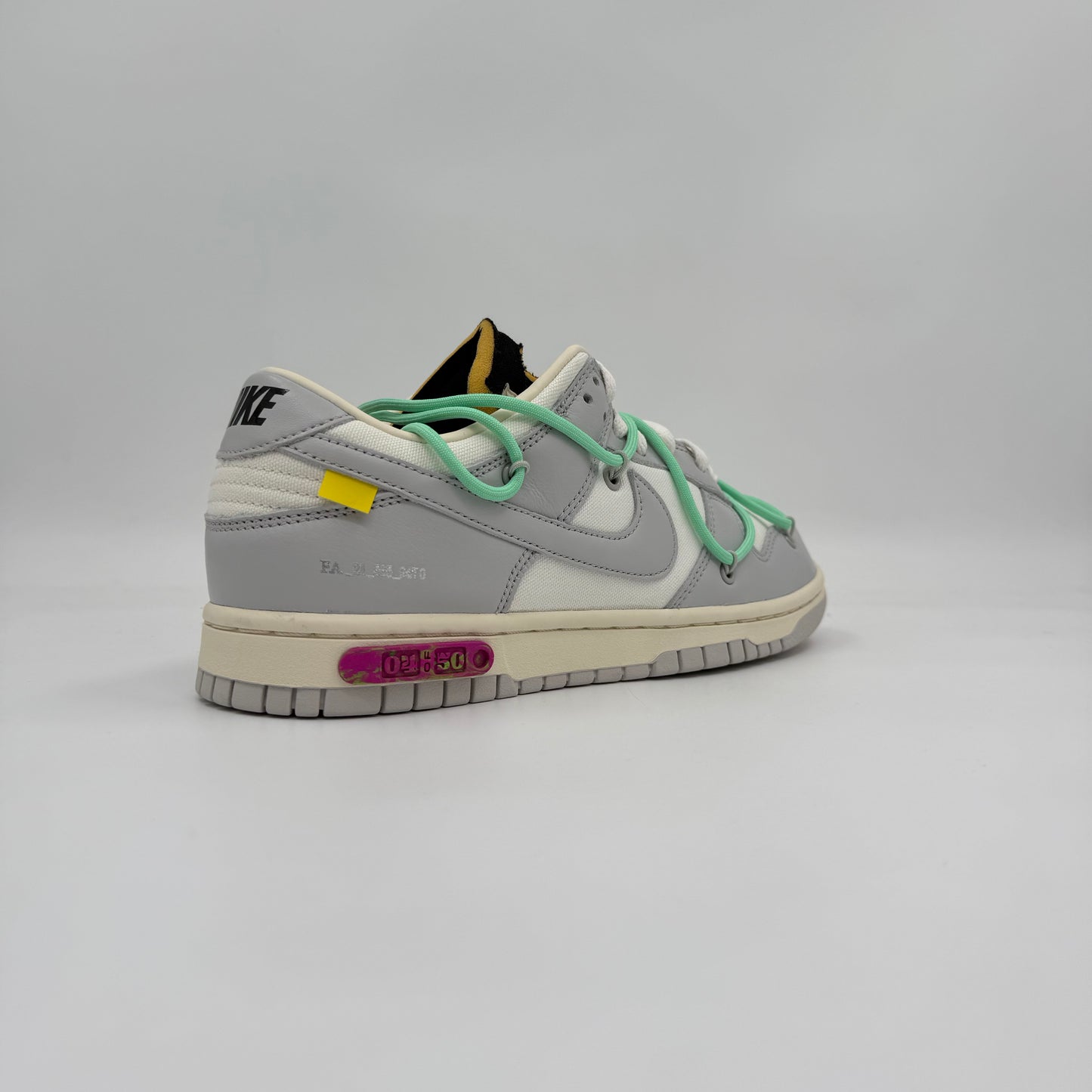 Nike Dunk Low
Off-White Lot 4
