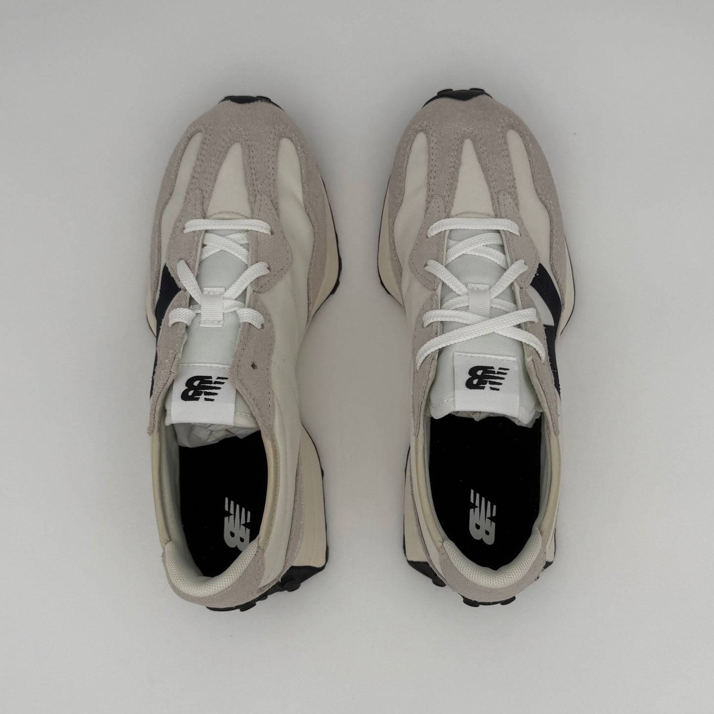 New Balance 327
Sea Salt Black