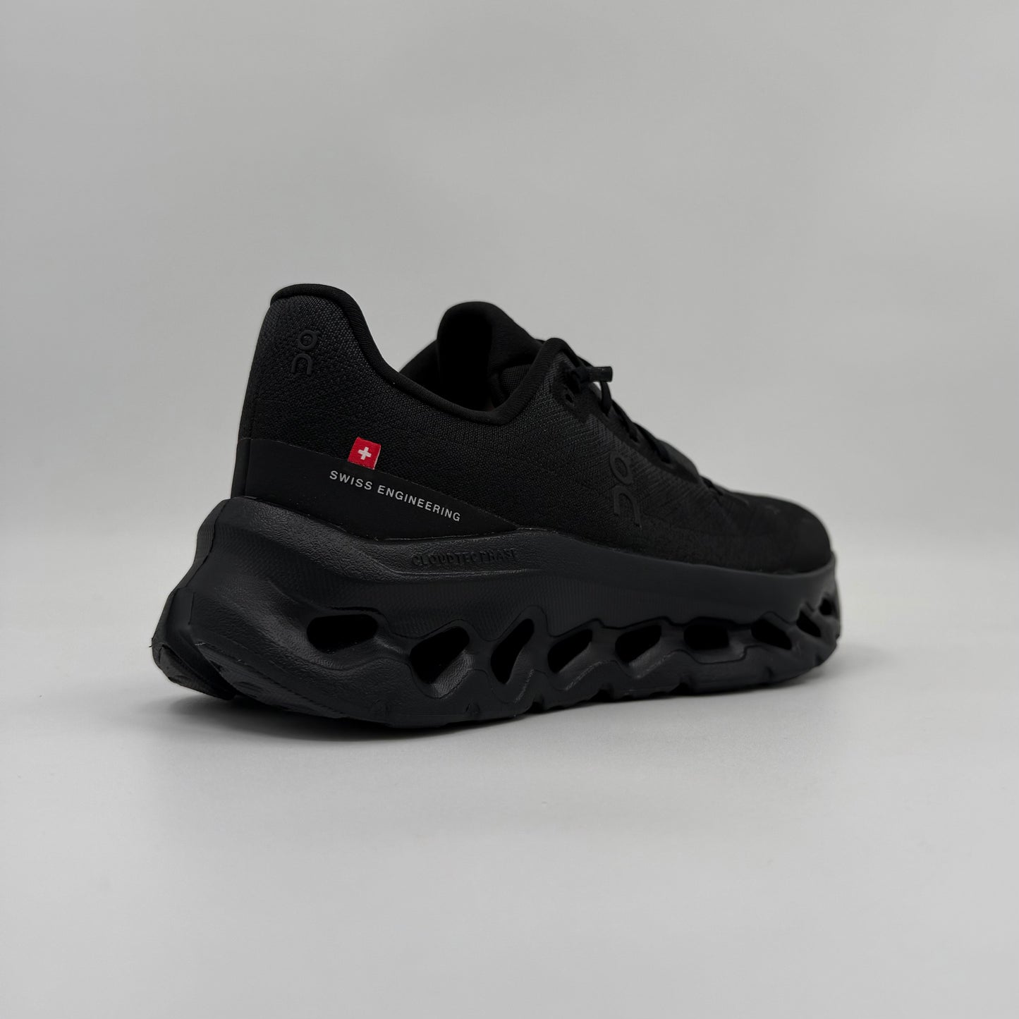 On Running Cloudtilt Eclipse Black