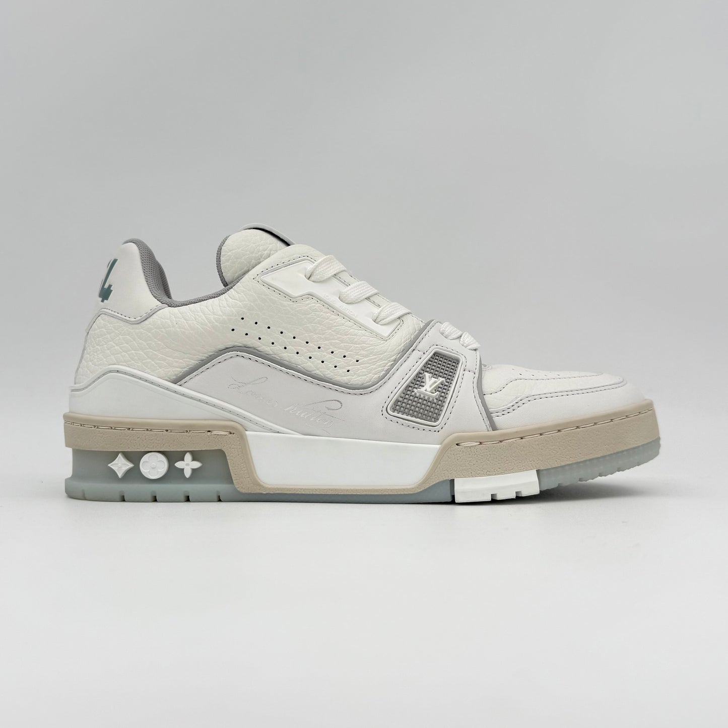 Louis Vuitton Trainer
White Signature