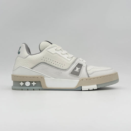 Louis Vuitton Trainer
White Signature