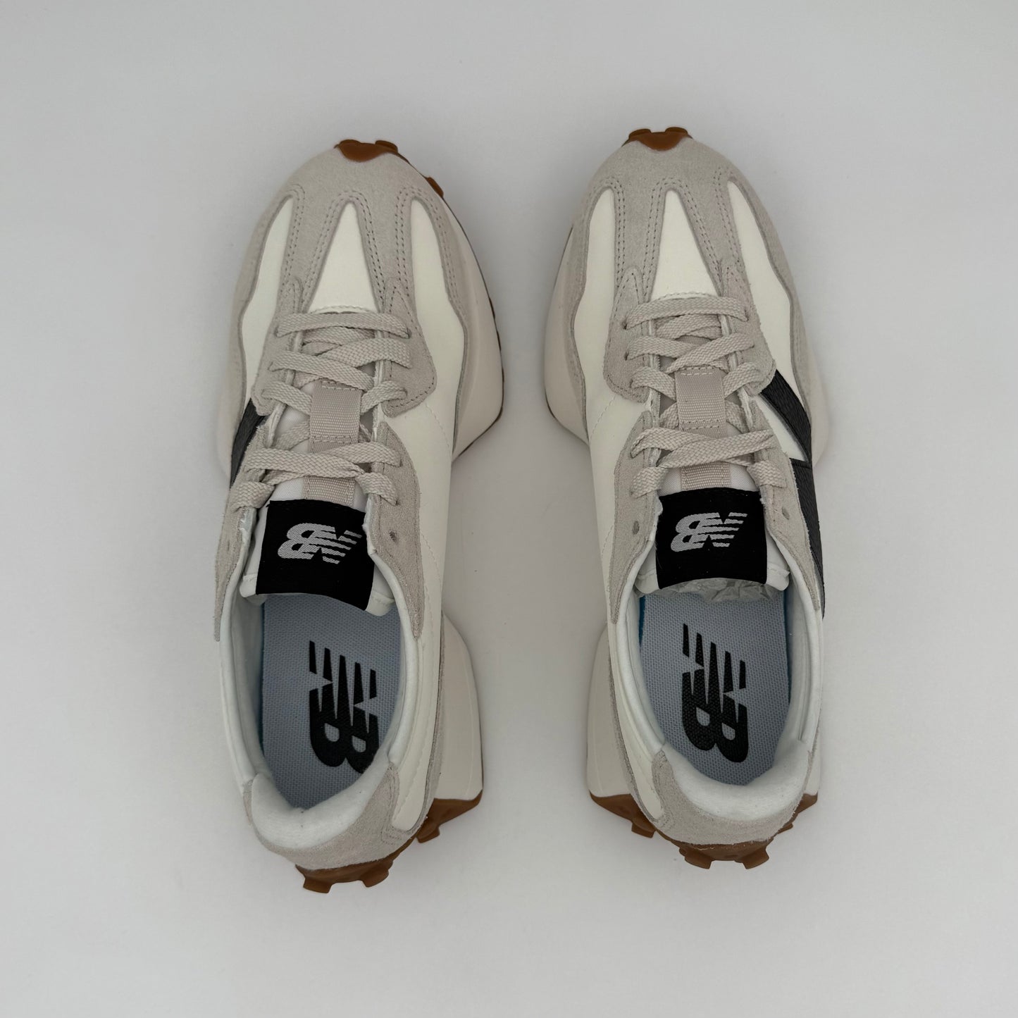 New Balance 327
Moonbeam Black Gum