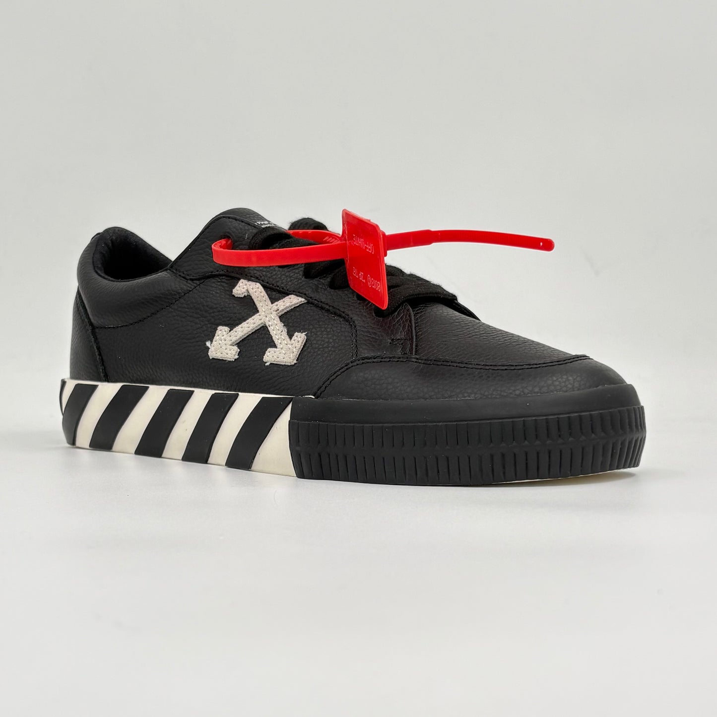 Off White Vulcanized Low Black White