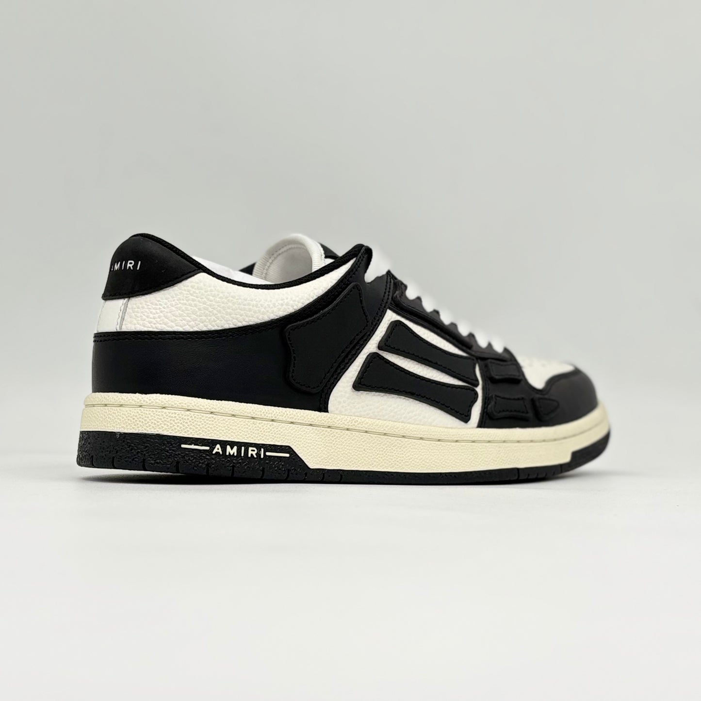 Amiri modelo Skel Top Low White Black