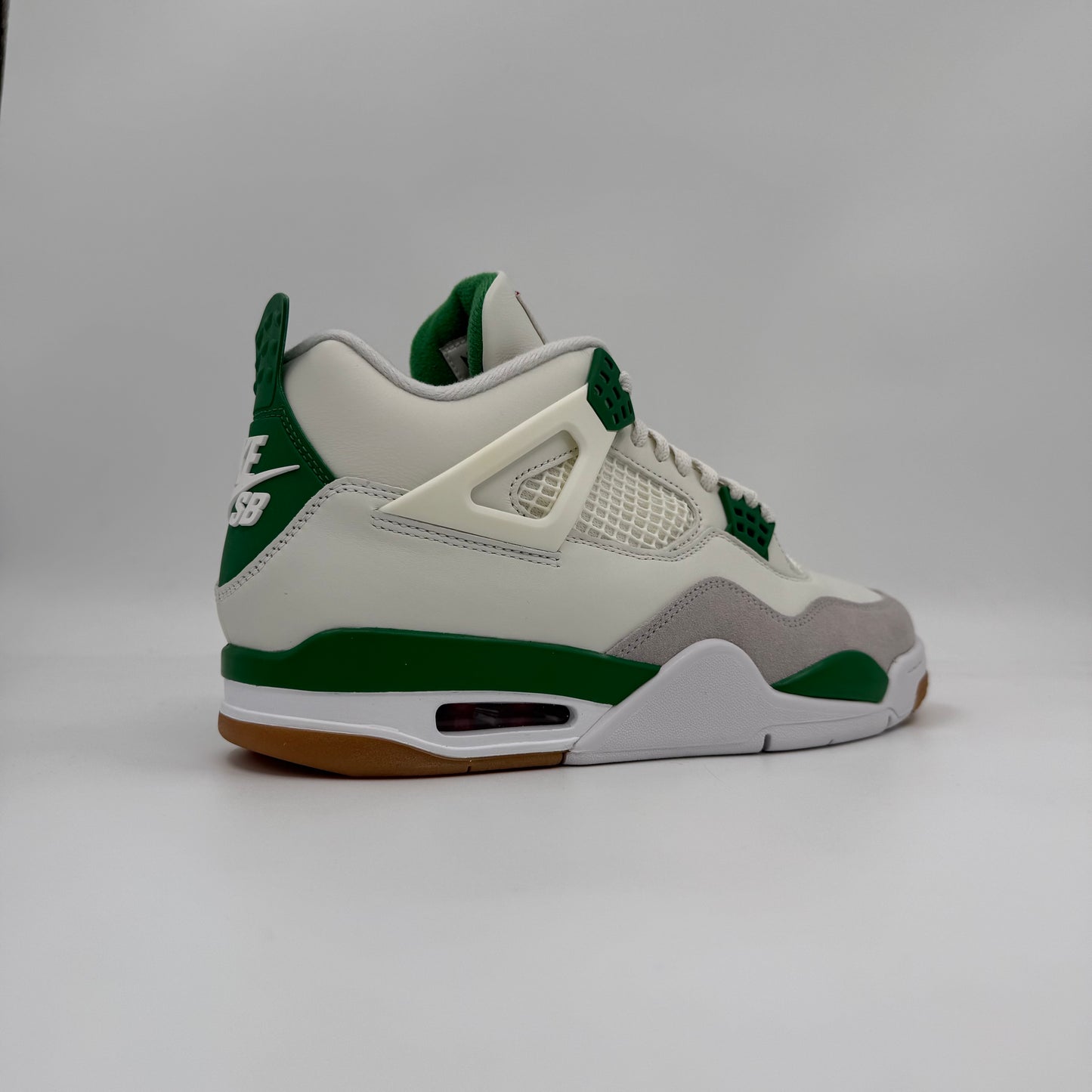Jordan 4 Retro SB
Pine Green