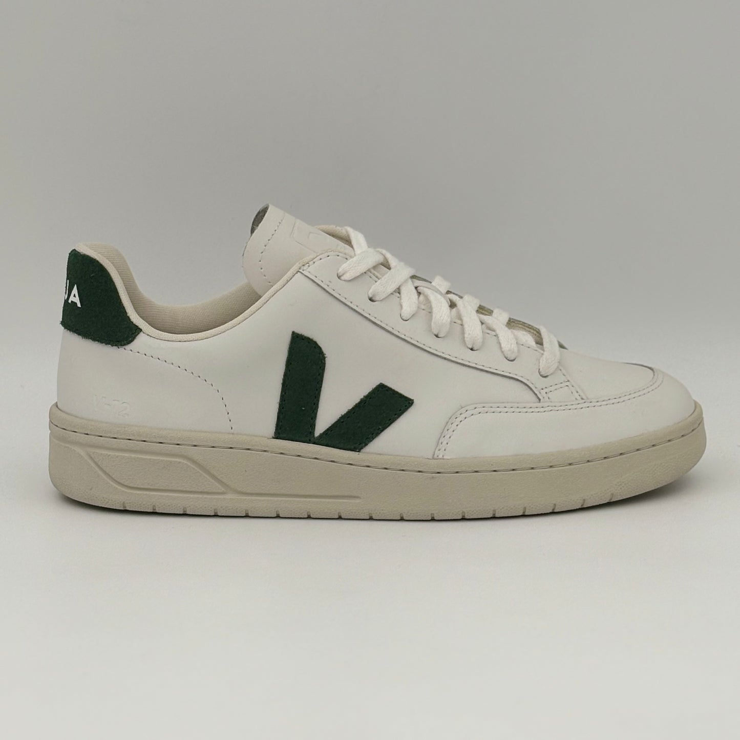 Veja V-12 White Dark Green