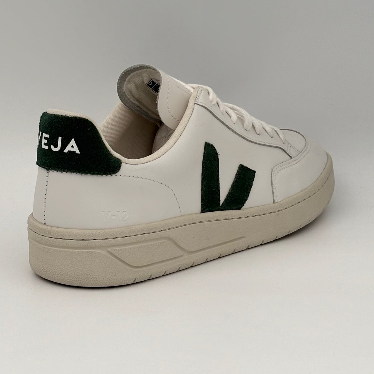 Veja V-12 White Dark Green