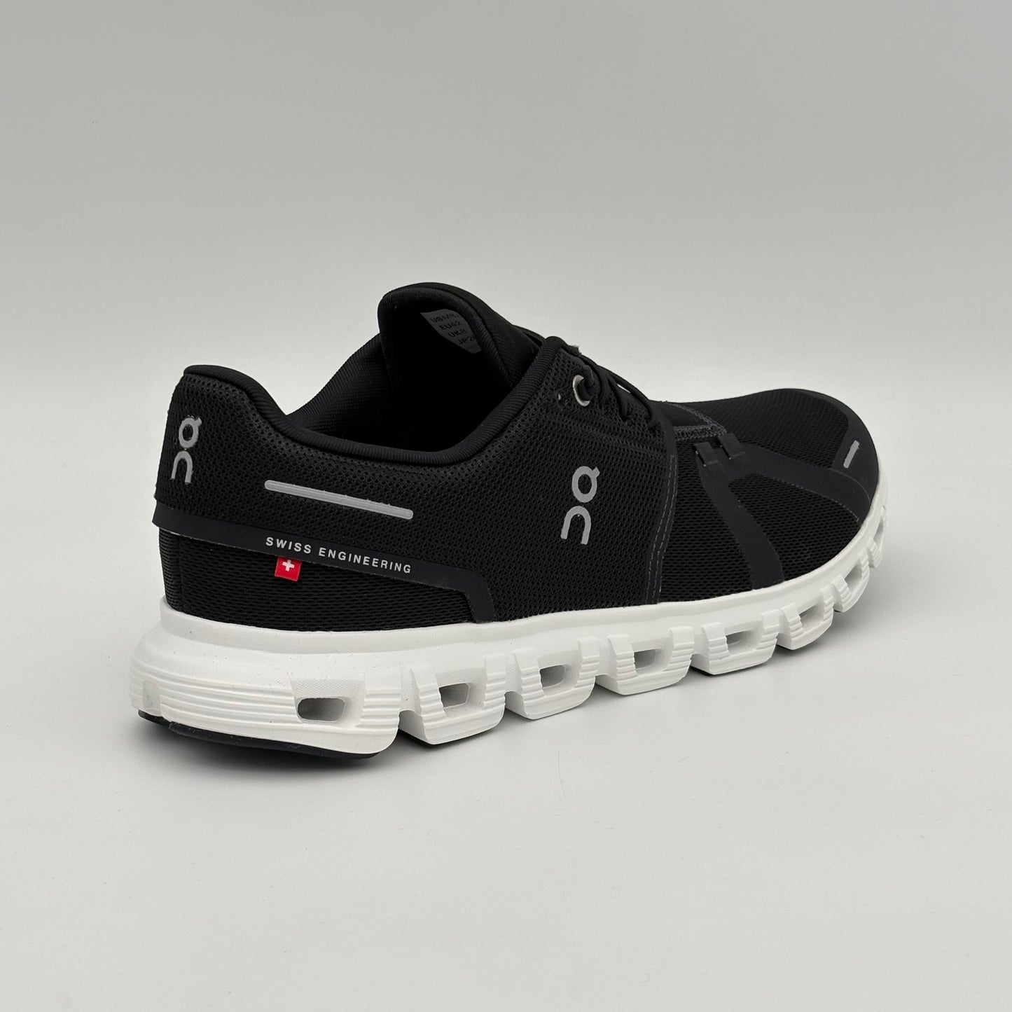 On Running Cloud 6 Black White