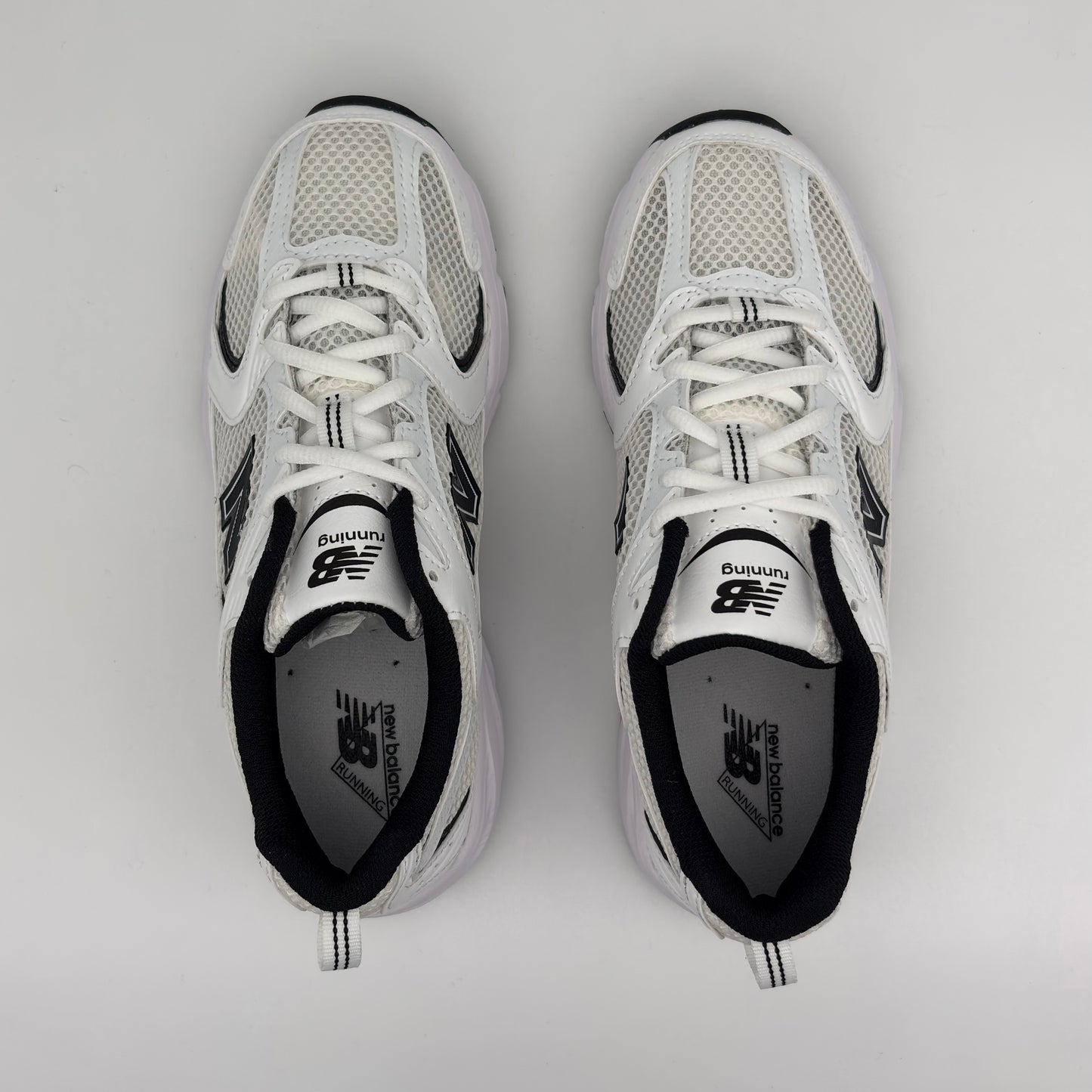 New Balance 530
White Black Details