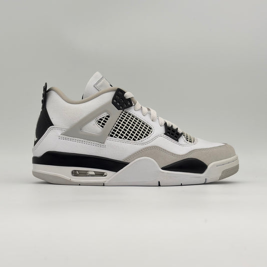 Jordan 4 Retro
Military Black (GS)