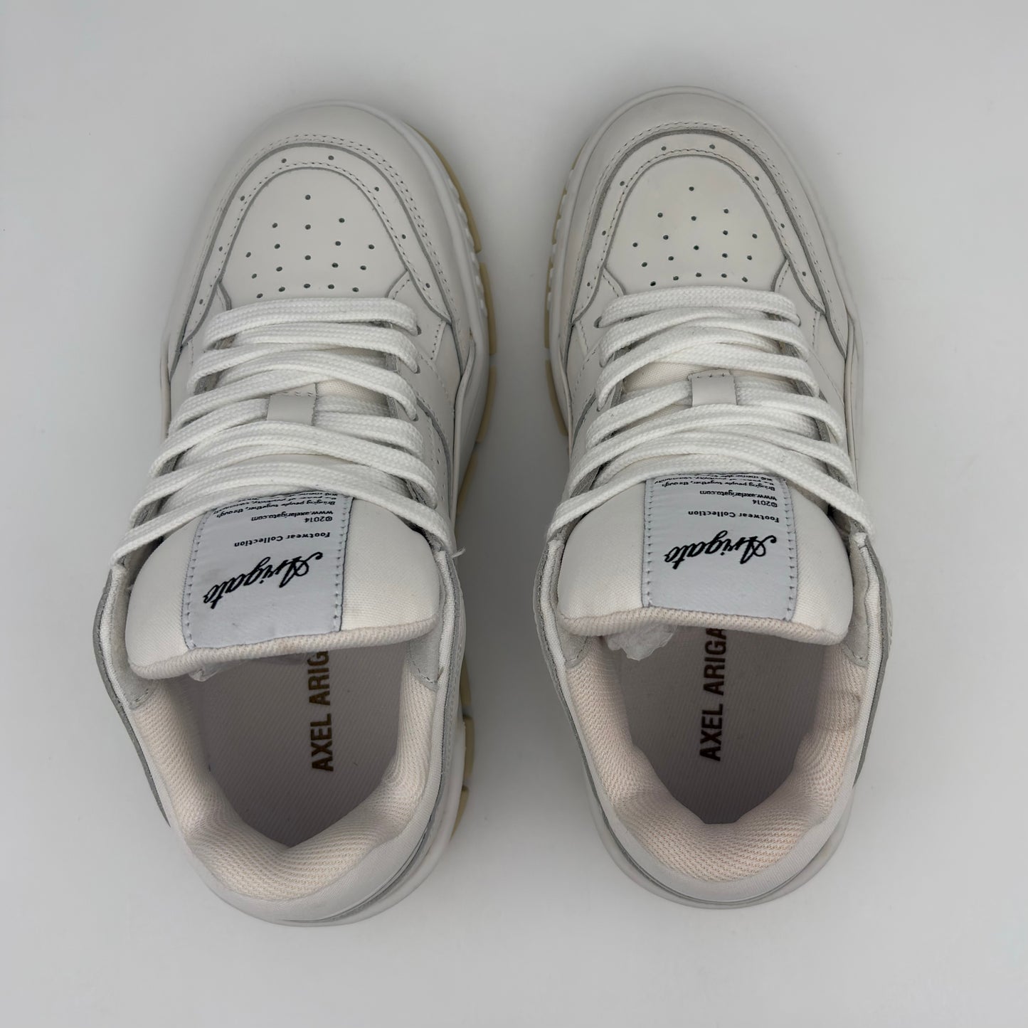 Axel Arigato Area Lo
White Beige