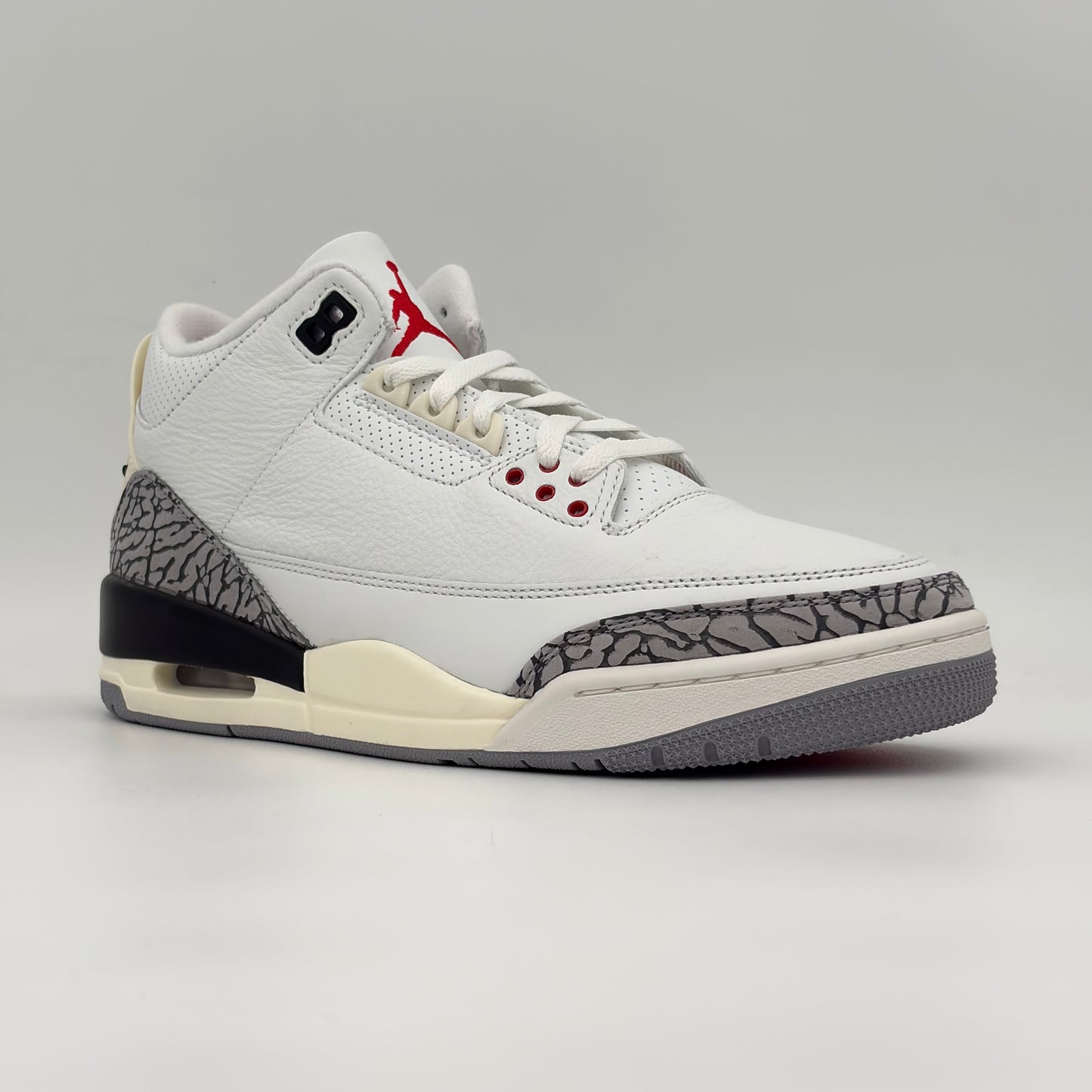 Jordan 3 Retro
White Cement Reimagined
