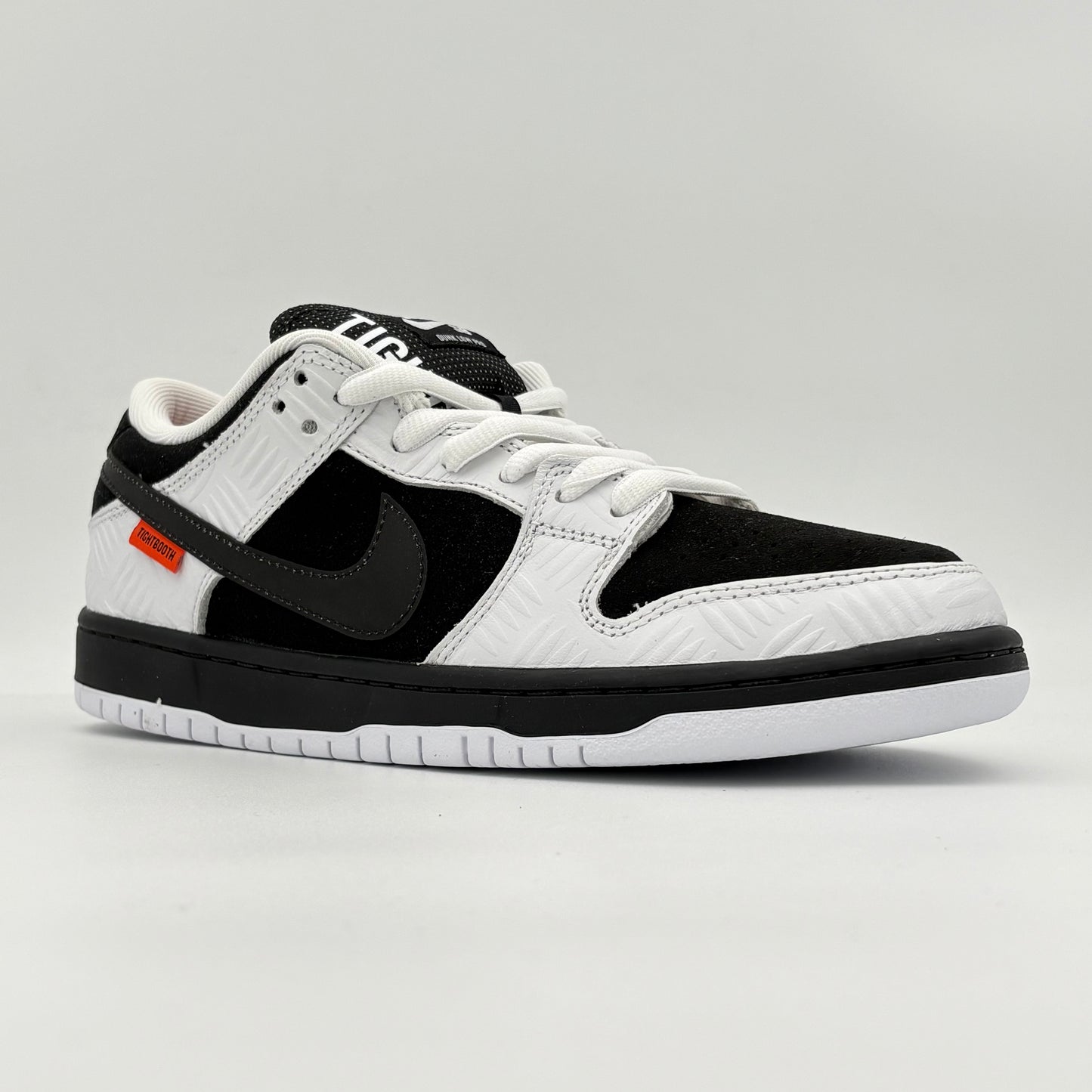 Nike SB Dunk Low       TIGHTBOOTH