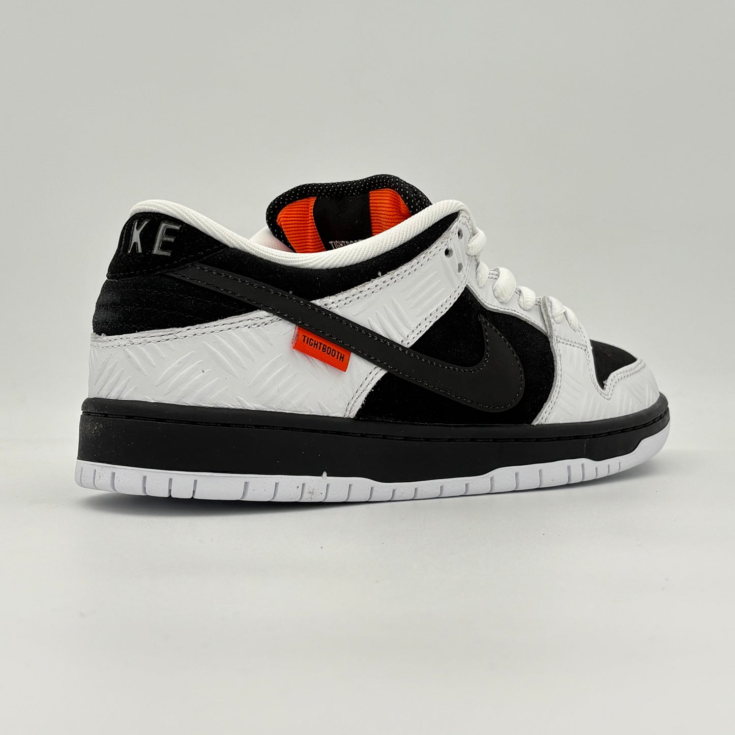 Nike SB Dunk Low       TIGHTBOOTH