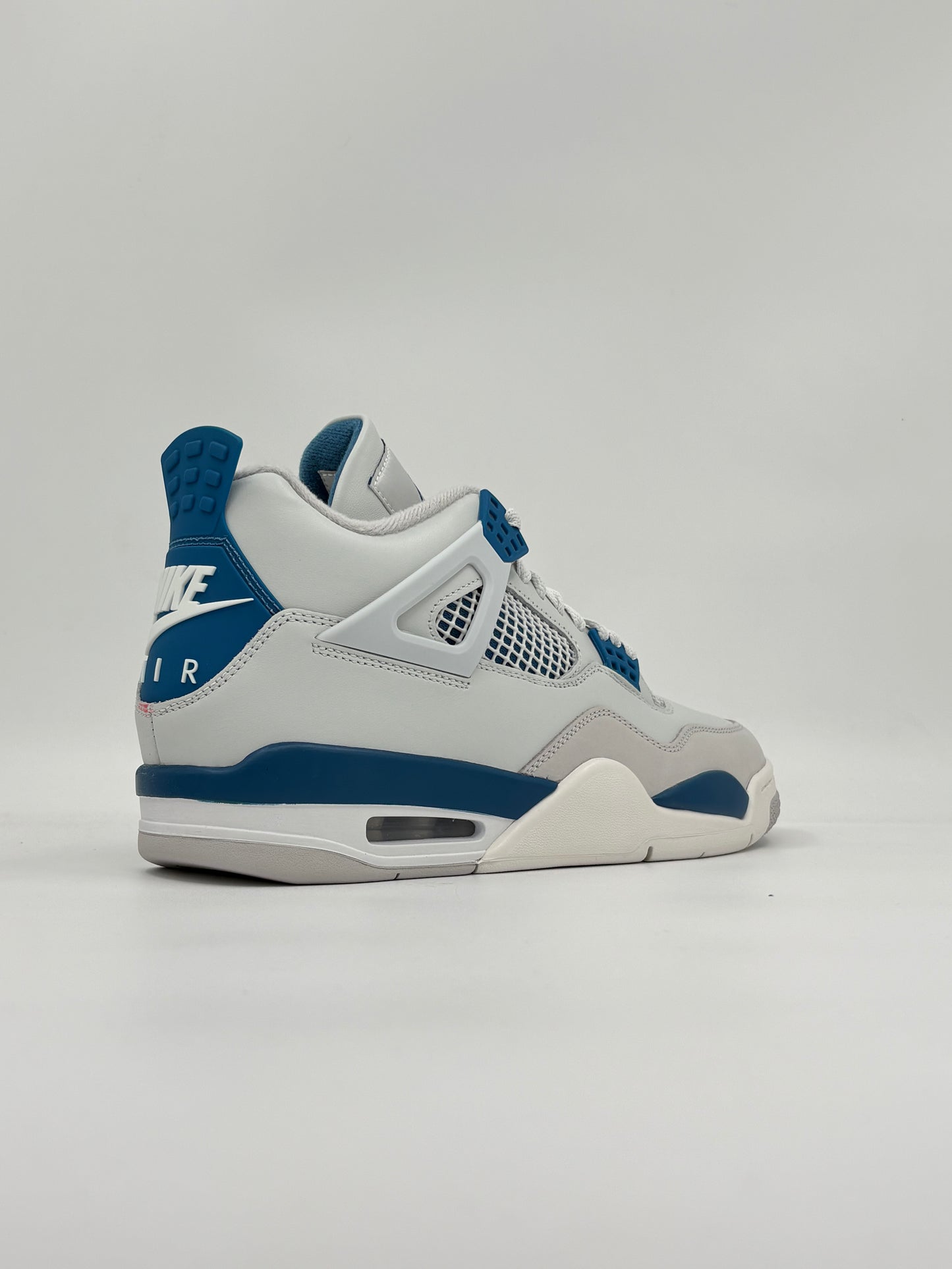 Jordan 4 Retro
Military Blue (2024)